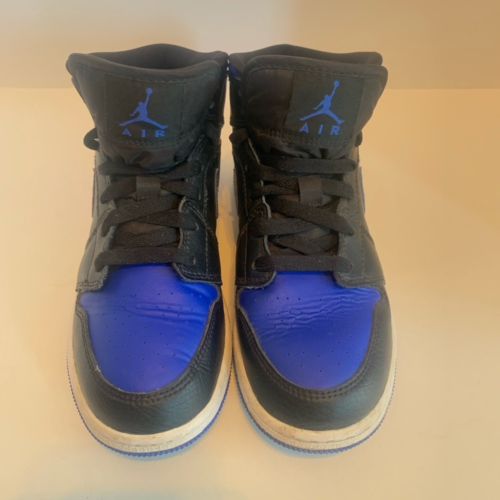 AIR JORDAN 1 BLACK HYPER ROYAL  Smoke Free Home